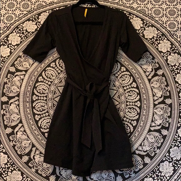 🖤 Lolë “rare” wrap little black dress 🖤